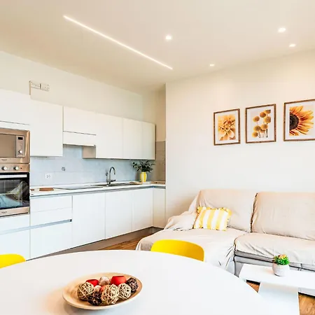 House Broom By Interhome *