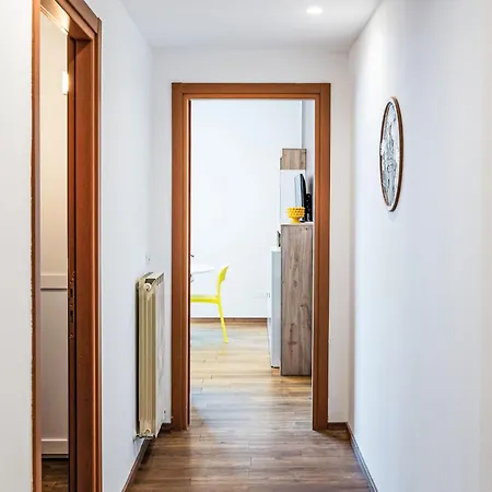 House Broom By Interhome *